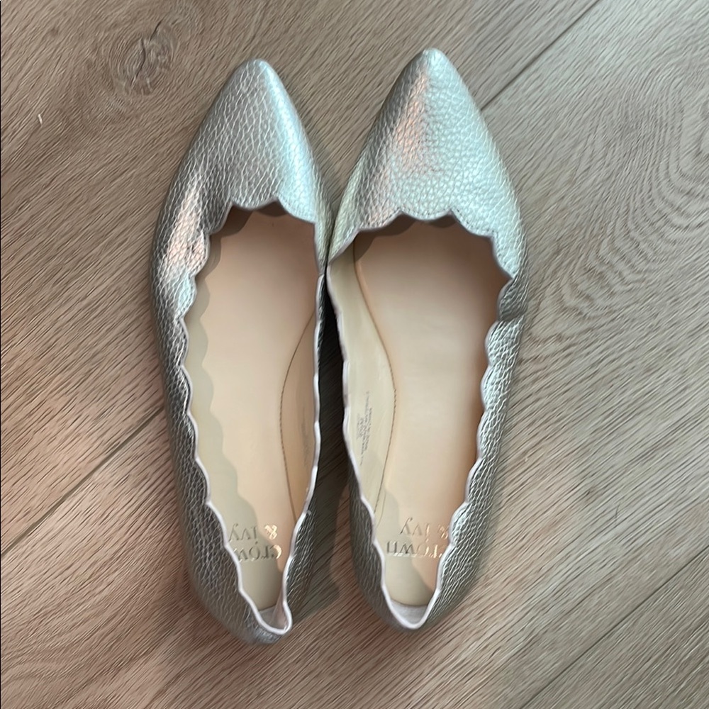Crown & Ivy Gold Scalloped Flats
